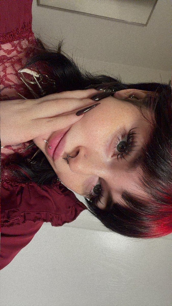 Mako Mommy | Horror Streamer 🪦🦈 tweet media