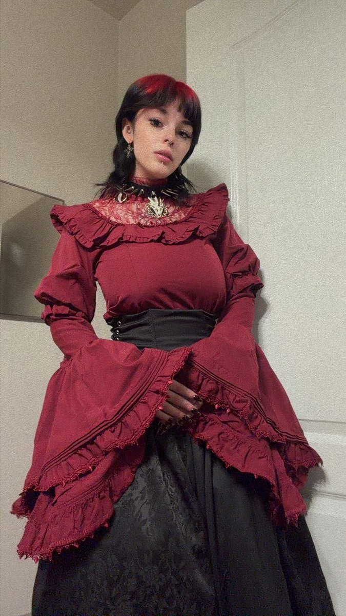 Mako Mommy | Horror Streamer 🪦🦈 tweet media