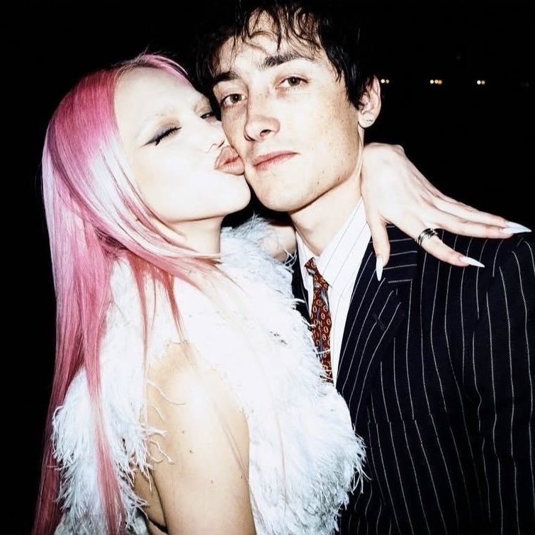 adelas feed tweet media