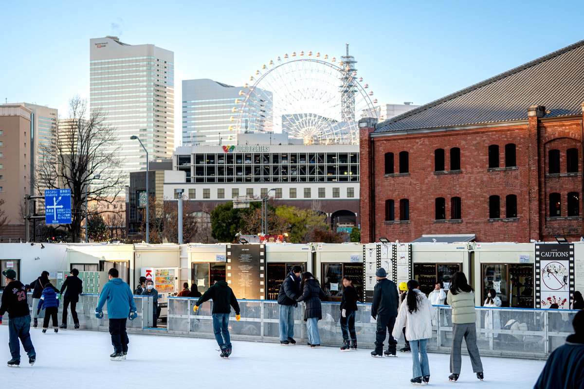 2月15日（日）最終日‼️

本日のアートリンクは、11:00にオープンします⛸️

昨日に続き穏やかなお天気で、リンク内の水浮きが予想されます。ご滑走の際は足元に気をつけながらお楽しみくださいね。

青空の下、気持ちよく滑れる一日になりそうです✨

そして…本日はいよいよ今シーズン最終日❄️