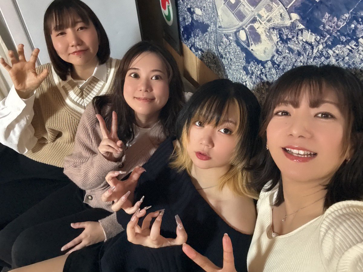 私魔法使いのキキ！
ゆで卵だと思って持って来たら、まさかの生卵でびっくり！
衣装洗濯したら乾かないしもう大変！

そんな私が出演している
#女々々々しくて
本日最終日です！

2/15
13:00〜
17:00〜
銘苅ベース
<a href="/mekarubase/">アトリエ銘苅ベース</a> 

お待ちしてます✌️😂✌️