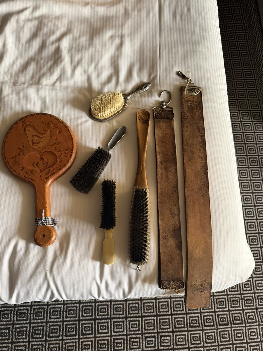 Spankingland's tweet photo. Had good luck antiquing with @lemonyhead today 🥰 https://t.co/J2BMxduegF