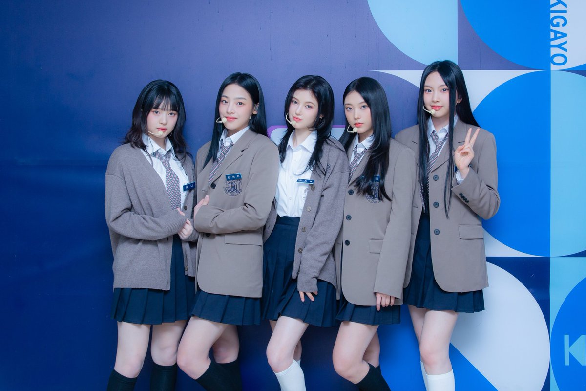 ㅤㅤㅤ
ㅤㅤ
「    ----------٠•°★°•٠----------    」
ㅤ𝗕𝗘   𝗢𝗡    𝗦𝗧𝗔𝗚𝗘       𝗣𝗥𝗘𝗦𝗘𝗡𝗧
ㅤㅤㅤ     ㅤ  𝗦𝗜𝗥𝗘𝗡𝗔

ㅤㅤ ㅤ𝗕𝗲𝗵𝗶𝗻𝗱     𝗧𝗵𝗲     𝗖𝗮𝗺
ㅤ     𝟭      𝗖𝗜𝗡𝗧𝗔     𝟮      𝗗𝗨𝗡𝗜𝗔
「    ----------٠•°★°•٠----------    」
ㅤ
ㅤ