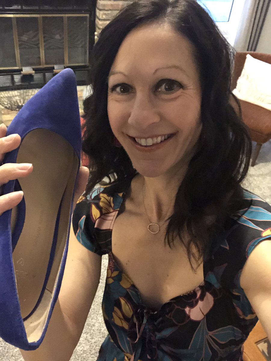 Lora Vohl tweet media