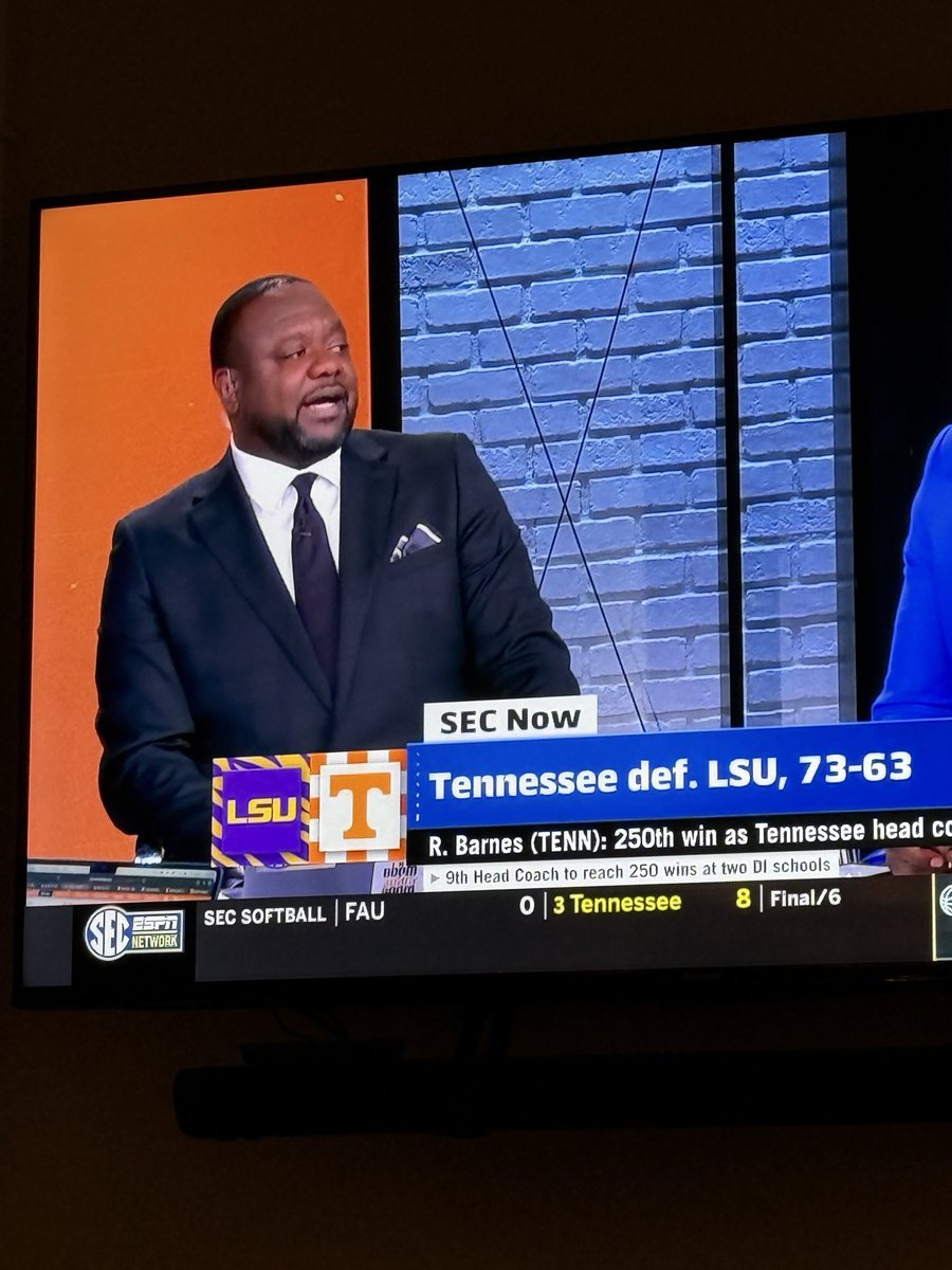 jbussell's tweet photo. Always love seeing my guy @TheRonSlay on the desk on the @SEC Network. #slayride #GoVols #itsallweknow https://t.co/5dQvrdxJty