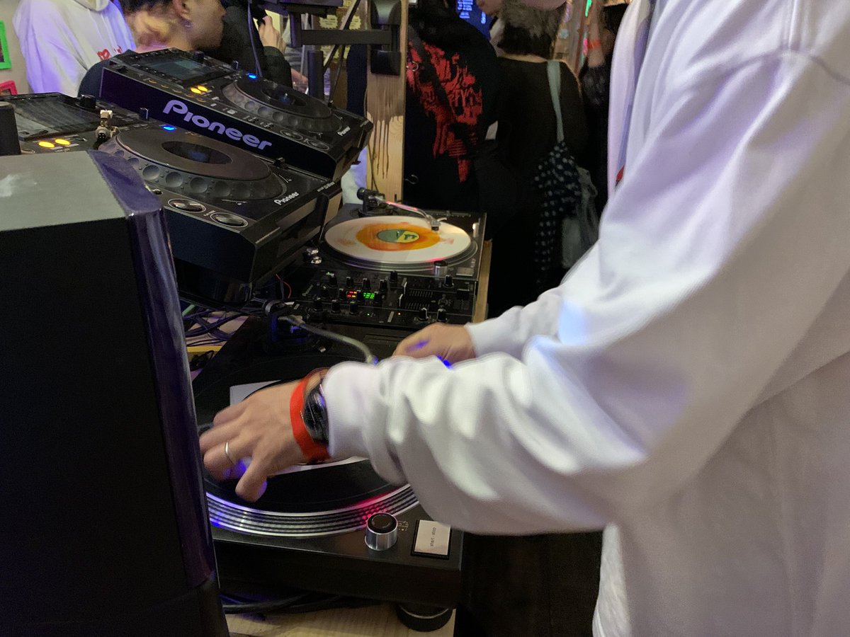 昨日は明大前にお越し頂きありがとうございました🍺

3店舗が力を合わせて街を盛り上げるイベントに
参加できたこと、嬉しく思っております。
普段、あんまり関わったことのないDJさんと
めちゃくちゃ話せて楽しかったです!

これからも明大前で遊びましょう🍺🍺🍺

＃明大前DJめぐり