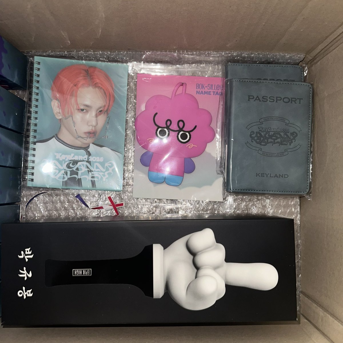 wakeyGOs's tweet photo. #wakeyupdates 

Hello guys! I just got the dues for B34. I will be sending out emails for ems tonight or tmmr. As for B33, here are the pictures of everything and our pulls for the random dolls. I will be making a group chat to decide who gets what. https://t.co/7jBeQt362n
