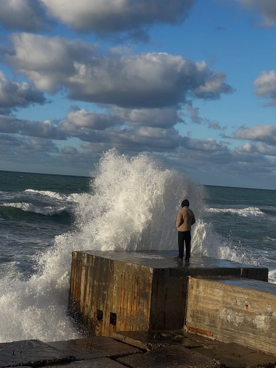 «كُلُّ امرئٍ لَاقٍ مَا يَفِر مِنْهُ فِي فِرَارِهِ.» :)
— عليّ بن أبي طالب |  Alexandria City.