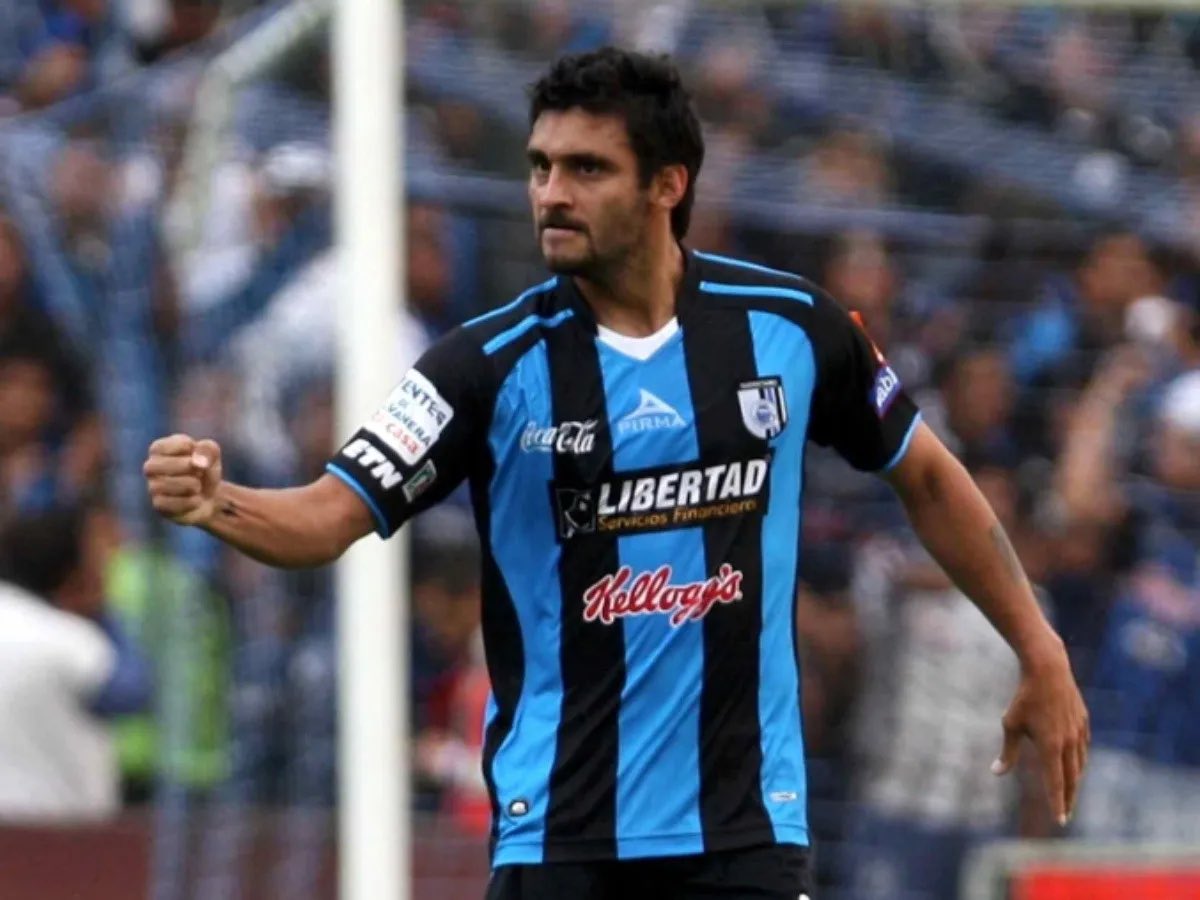 Nadie les explicó que significa lo que es jugar este clásico. El peor partido en actitud del torneo. Estos son los juegos que no se pueden perder. Hay que hablar fuerte en el vestidor. Ya se puede ir cuestionando al Chino González?Pregúntele a este señor, como se juega un clásico