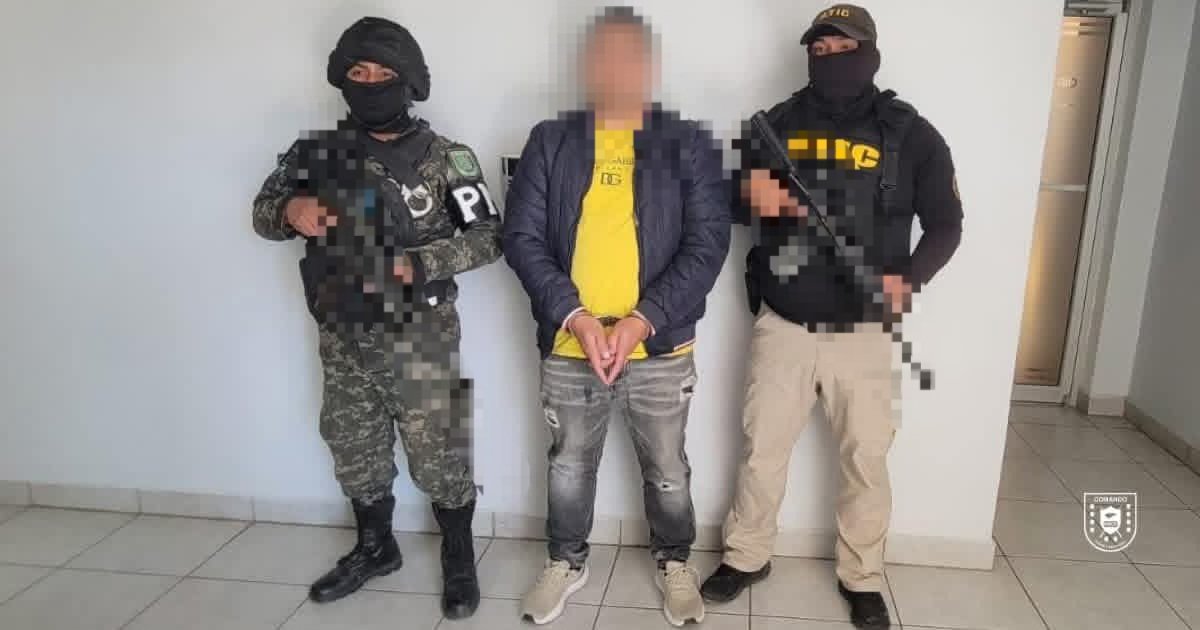 FFAAHN's tweet image. #SoluciónContraElCrimen | Las #FFAA, a través del Comando de Operaciones de Apoyo Institucional (C-11), con efectivos de la @PMOPHN y la Fuerza de Tarea Conjunta Maya Chortí, en apoyo a la Agencia Técnica de Investigación Criminal #ATIC, ejecutaron un allanamiento en el municipio