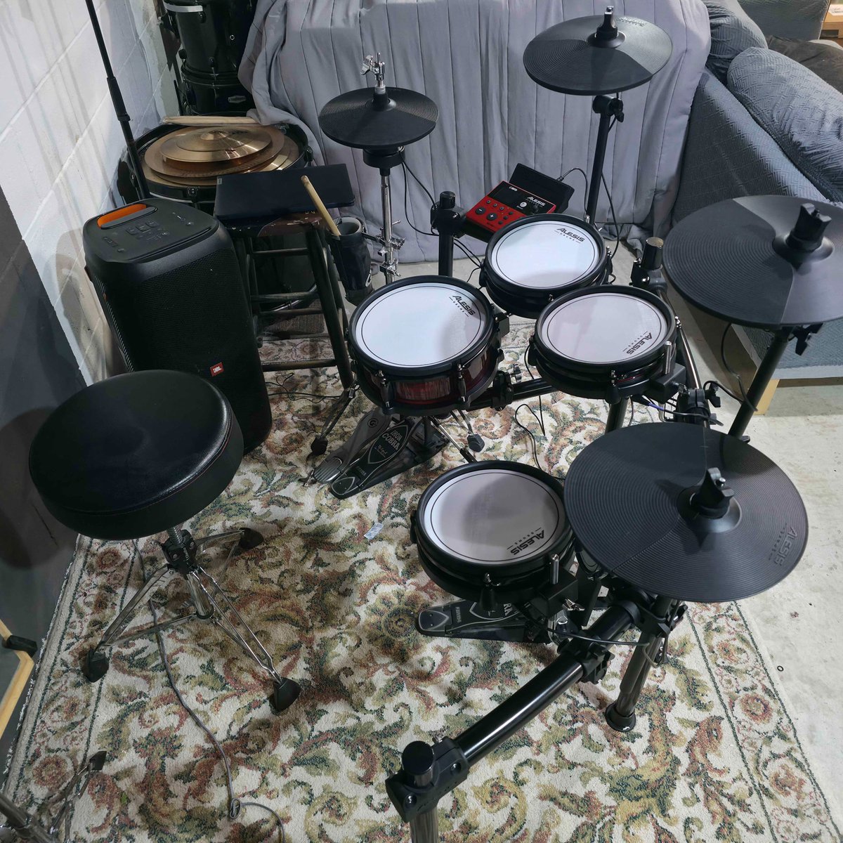 Been itching to drum again since I haven't really played in YEARS so I finally bought myself an <a href="/Alesis/">Alesis</a> Nitro Ultimate Pro e-kit and boy did I have to humble myself... 😂

Amazing kit for the price but I have a lot of work to do to get even close to where I used to be.