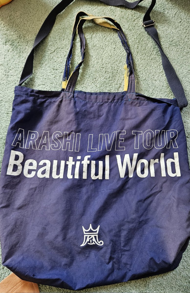 arajun83's tweet photo. 嵐さん、使っていた嵐コンサートバック、保育園卒業と同時にこのバックも役目を終えます。使いやすいように肩紐も追加しました。
本当にありがとうございました。

ライブも行くからね！ https://t.co/dx9B8GAKoo