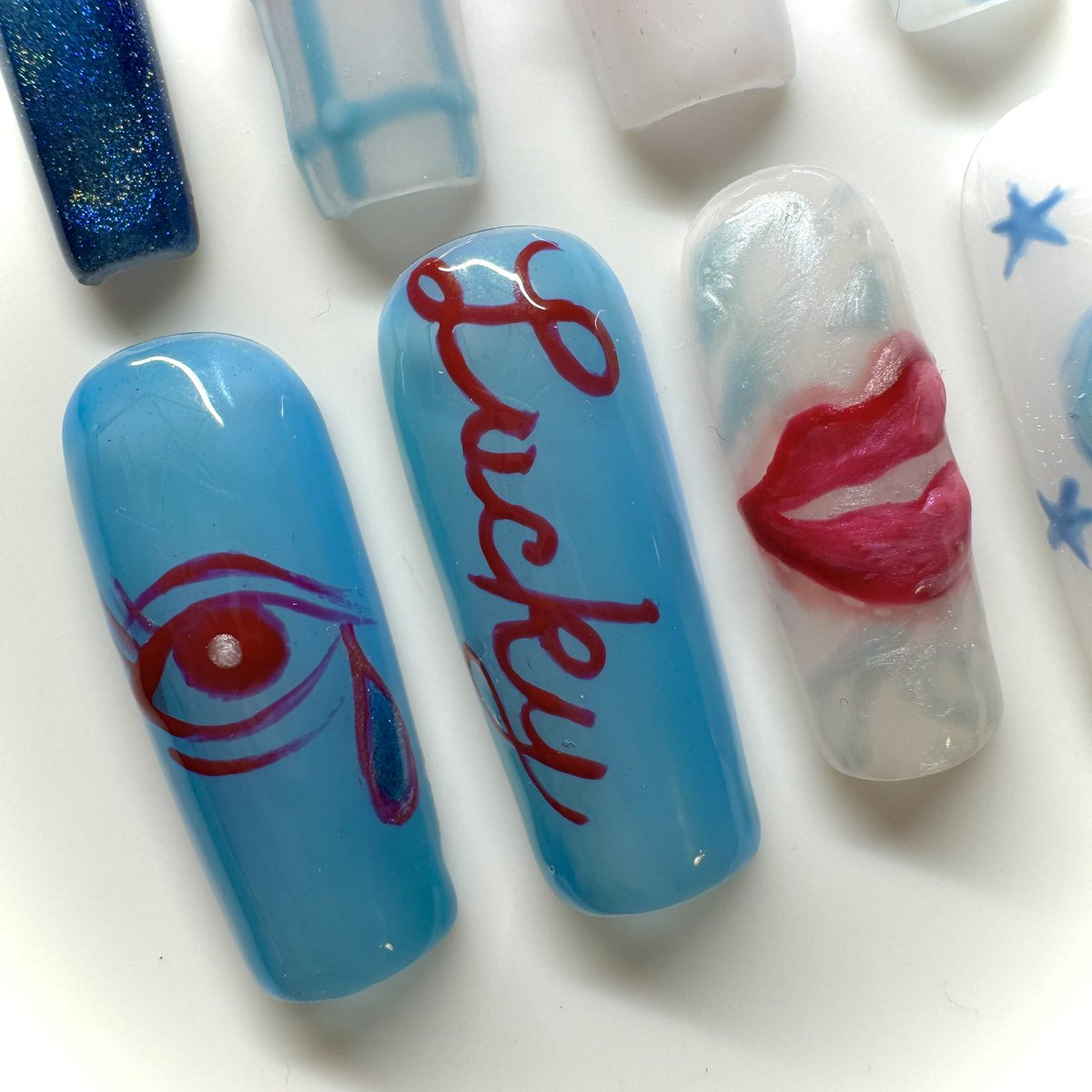 doperthnurnails's tweet photo. lucky me💿👄✨🍒 blue y2k valentine’s nails🩵 https://t.co/ZQFg8XUr6D