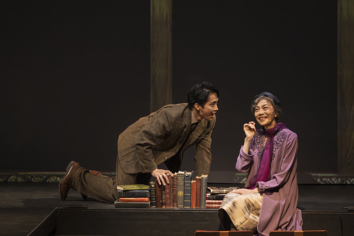 🕰️ #ピーターとアリス 通信📚

本日2/15(日)は13:00公演❣
終演後は美術：二村さんのアフタートークも🎨

🎟当日券あり
umegei.com/peteralice2026/

🌿ロビー開場：12:15
🌿客席開場：12:30

🌷開演後は演出の都合上、客席へご案内できない時間帯がございます。
🌷お時間に余裕をもってお越しください。