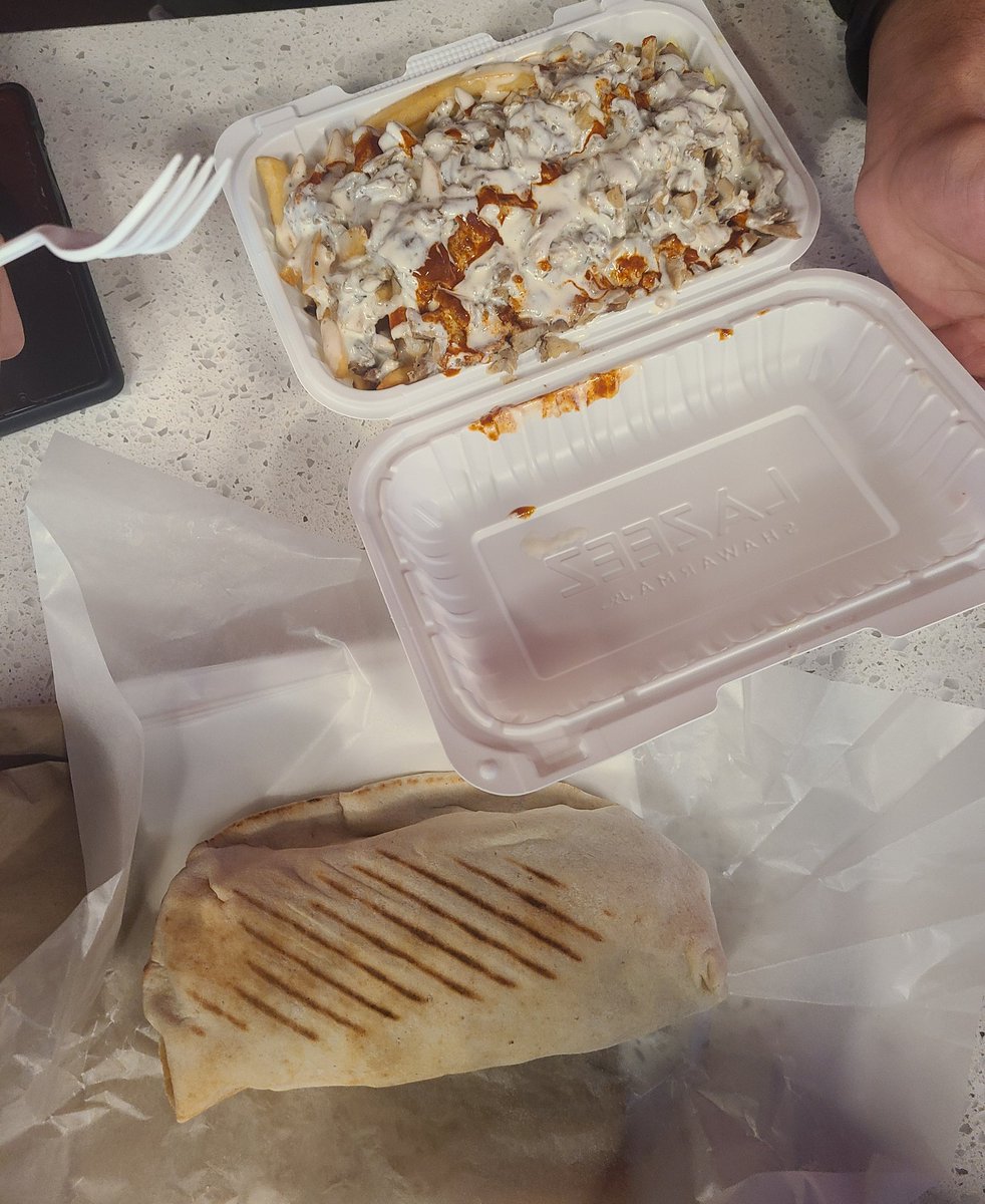 sopekooky's tweet photo. #MedEats shawarma but it ended up really awkward and wayyyyy too spicy despite ordering medium i started crying https://t.co/wxIlawYQiK