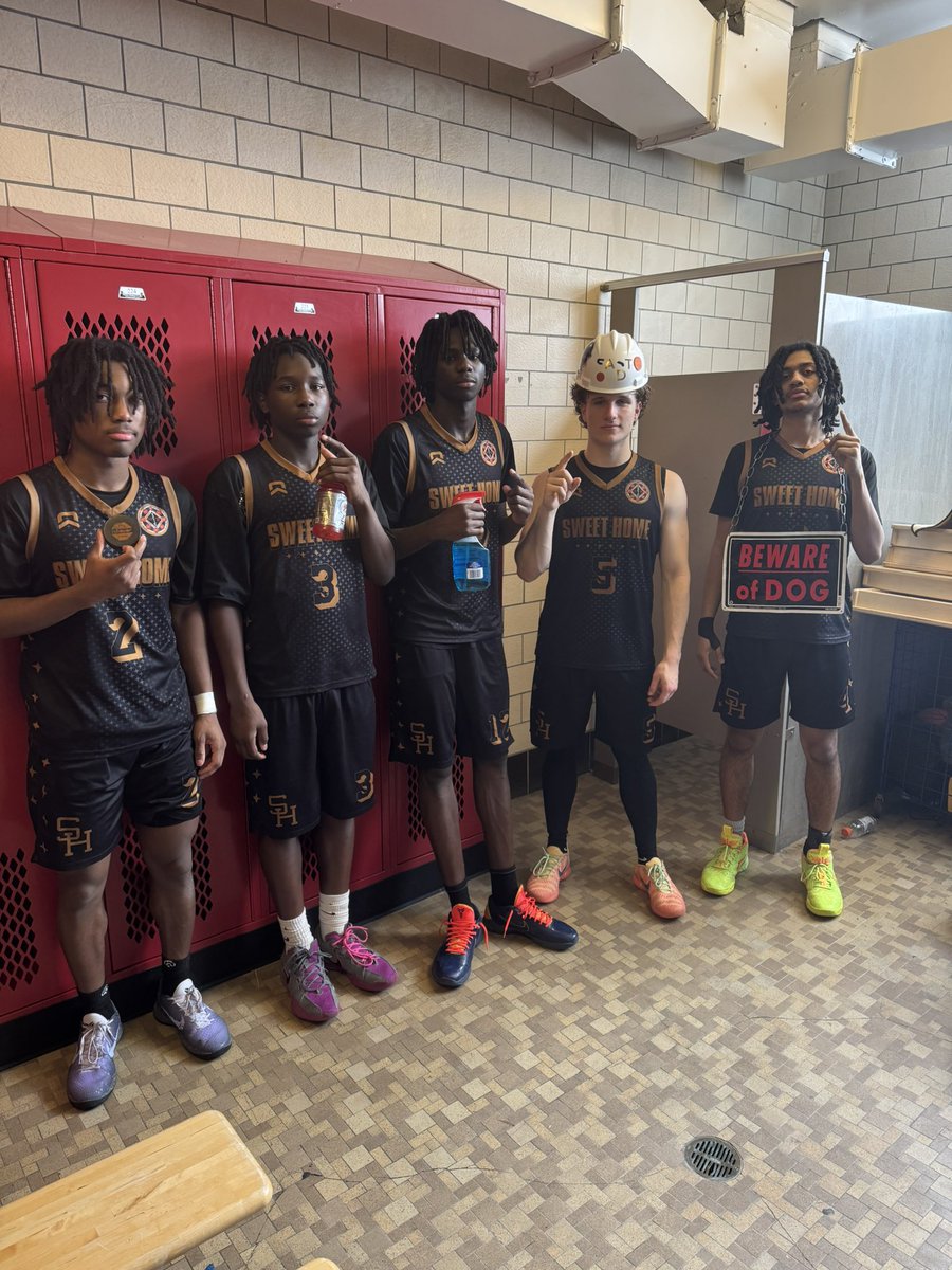 Panthers pick up a nice win on the road against a gritty, well coached and talented  <a href="/OwlsBoysBball/">Olmsted Boys Bball</a>. 
 #together
#findaway 
<a href="/SHCSDAthletics/">Sweet Home Athletics</a> <a href="/SweetHomeCSD/">Sweet Home Central School District</a> <a href="/SHSCentral/">SH Sports Central</a> 
Beware of 🐕 : Shaun McGrath 
🧃: Kameel Keshinro 
👷🏼‍♂️: Quinten Wilhelm
🧽:Abdul Keshinro  
🏒: Amir Harper