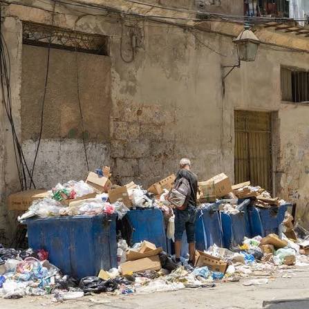 Cuba: 67 años viviendo de limosnas.

Primero la URSS.
Después Venezuela.
Luego créditos perdonados, barcos “solidarios”, colectas europeas, ayuda mexicana, combustible regalado.

Y mientras tanto, el verdadero sostén del país:
los cubanos que emigran y envían remesas para que sus