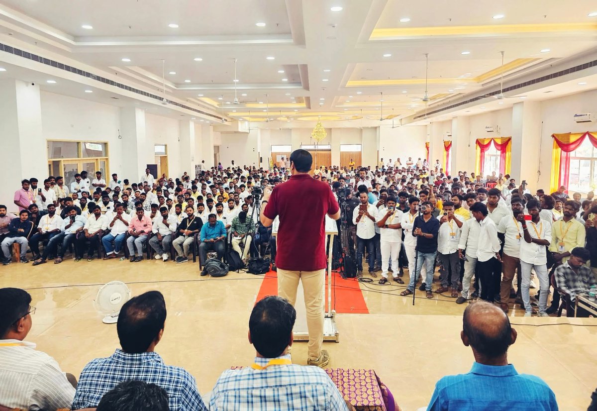 VELMURUGANPMK10's tweet photo. இன்றைய நிகழ்ச்சியில் நம் ஆளுமை.!
1. சென்னையில் நடைபெற்ற பாட்டாளி சமூக ஊடகப் பேரவை நிகழ்ச்சியில் நம் தலைவர் அன்புமணி இராமதாஸ் அவர்களின் உரை.!
2. ஓமலூரில் நடைபெற்ற தமிழக மகளிர் உரிமை மீட்பு பயணத்தில் முனைவர் சௌமியா அன்புமணி அவர்களின் உரை.! #pmk #pmkit https://t.co/fBs2U8HvMj