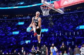 jorgelseaver's tweet image. Heat's Keshad Johnson wins NBA Dunk Contest after Damian Lillard takes down Devin Booker in 3-point shootout

Get More News:ytly.ink/nV1kl

The competition appeared to be Bryant’s to lose, but he couldn’t land his final planned dunk, 
#keshadjohnson