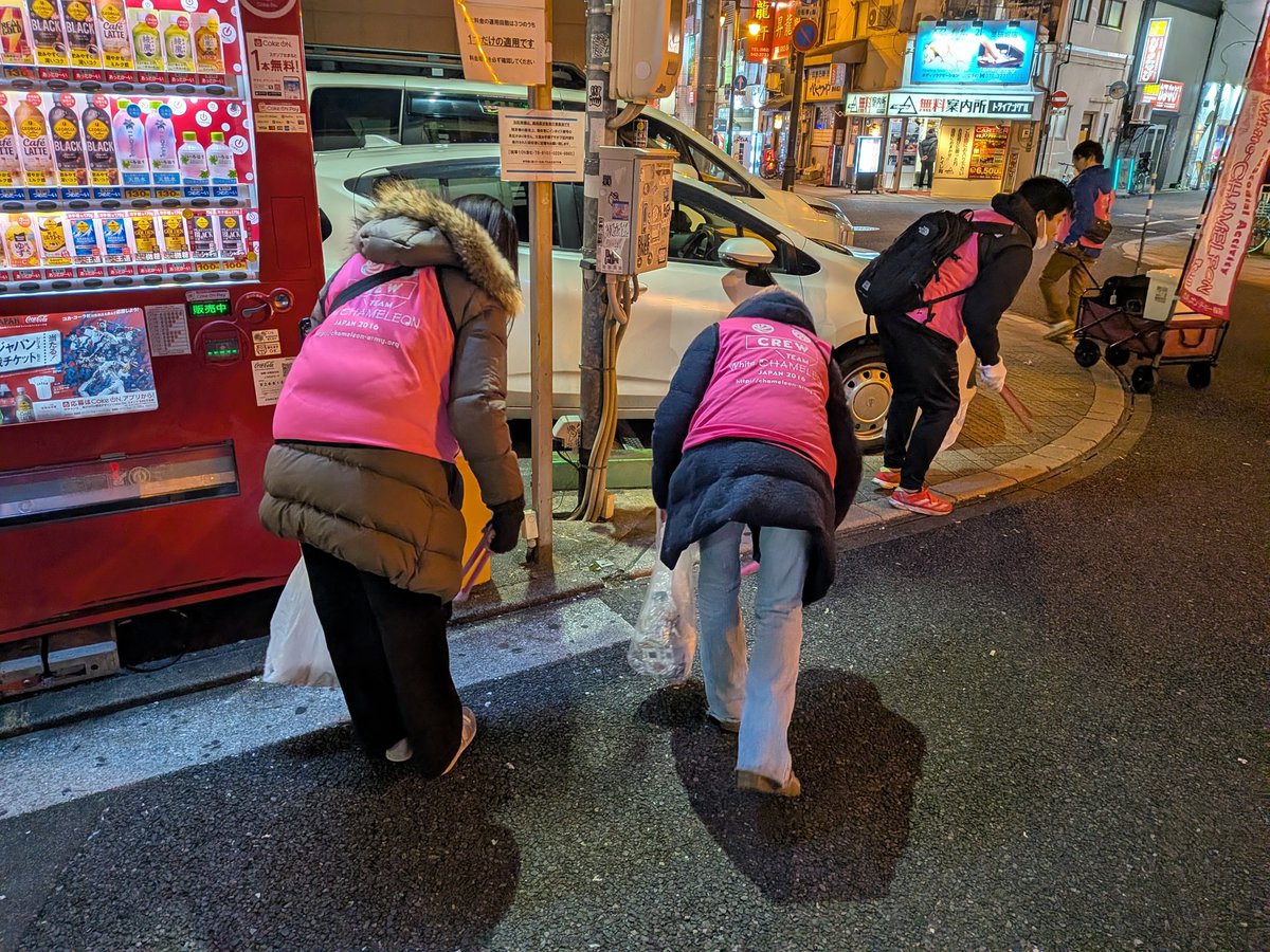 wc_hiroshima's tweet photo. 2月13日（金）はWC広島チーム
第57回目の夜のGOMI拾いウォーキング
気温11℃、それぞれの思いを胸に
集まっていただいた。
久々の方もいて理由を聞けば
ゴミが余りにも多く放っておけないと
が、流川ではご苦労さまの声かけを
貰った。やはり自分達の住む街は
綺麗が良い。 https://t.co/LAthJV8Sd8