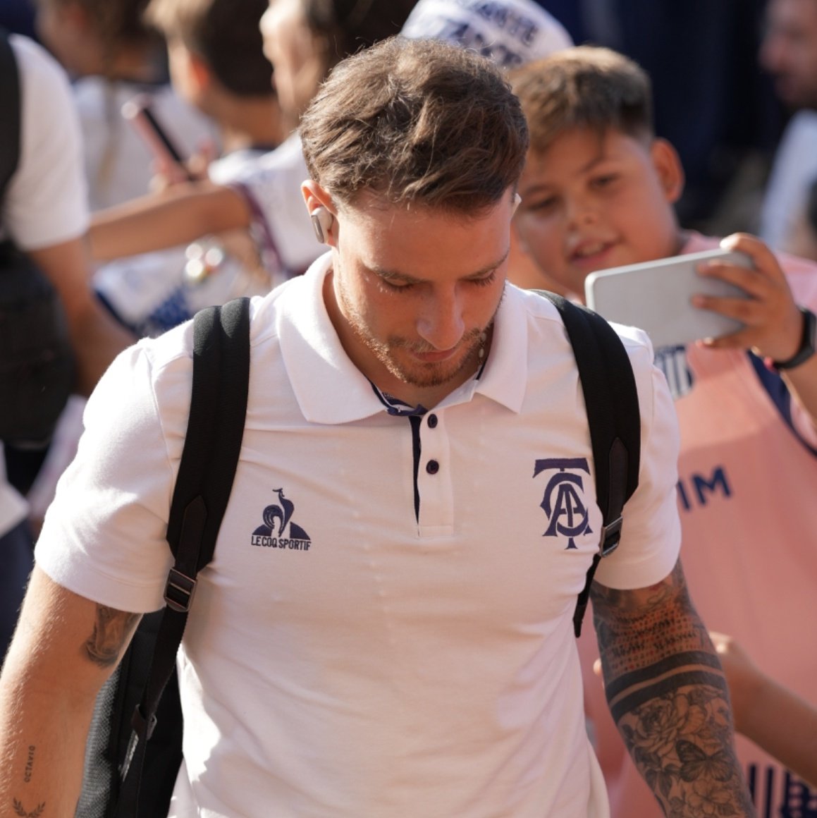 ✍️ ❝La lesión de Barti no es la que venía trayendo. Fue en el cuadriceps. Veremos el lunes qué tiene❞.

Carlos Tévez, en conferencia de prensa.