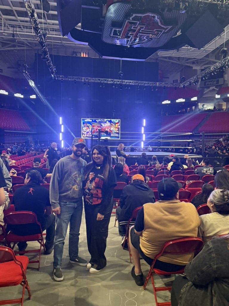 _Macallie's tweet photo. #wwelubbock https://t.co/Jz3W09dTYy