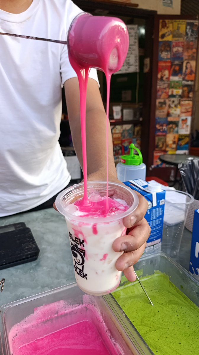 licekecil's tweet photo. GLEK GLEK  , MINUMAN sticky milk  harga 6 rb kalian bisa menghilangkan haus dan segerr pools
⏰ 09.00-21.00 
📍Alamat kita di Bunga srigading dalam  No 63 ,lowokwaru, Malang #pasarmingguinfomalang  @infomalang https://t.co/utNH773phJ
