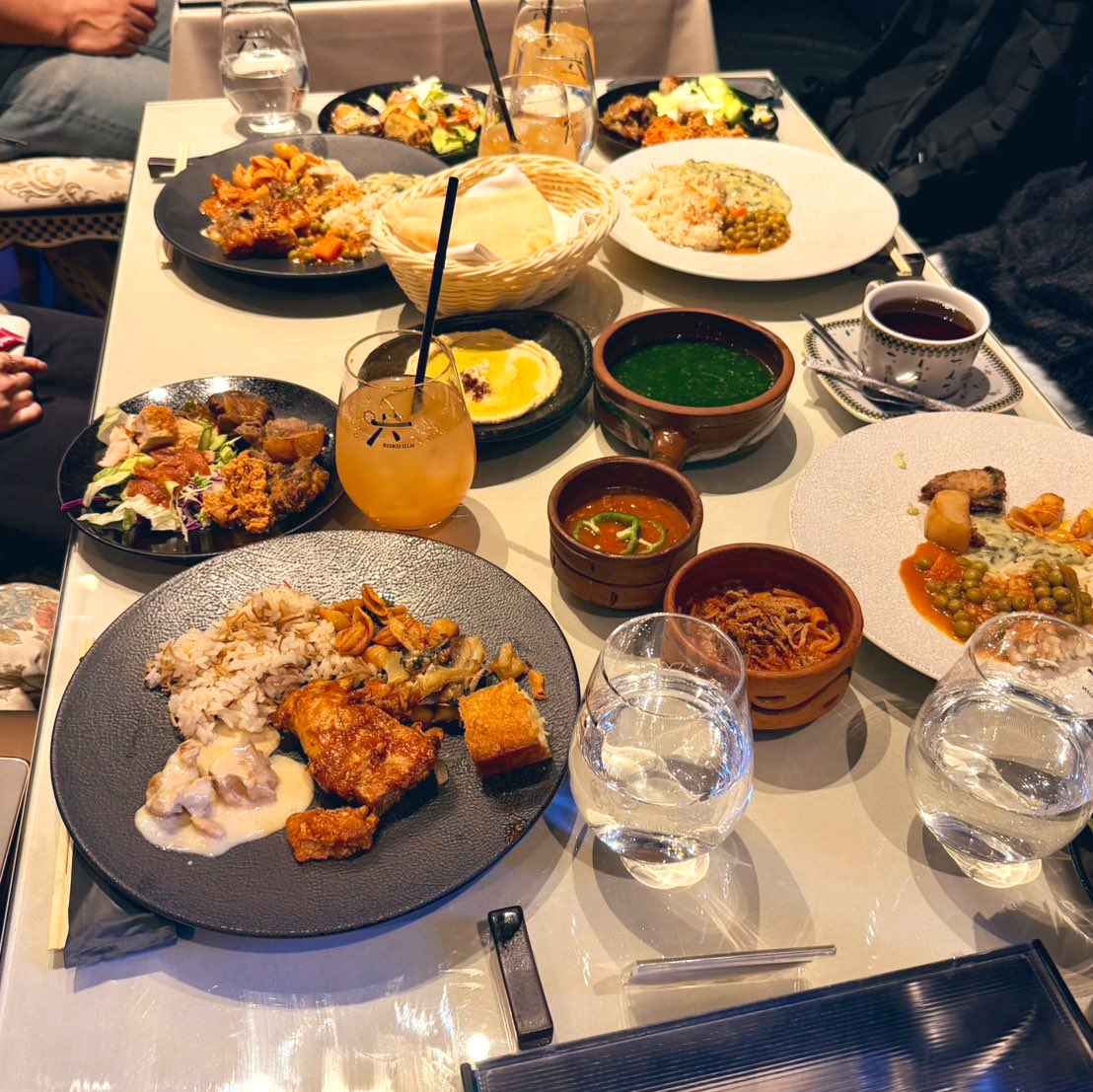 Grand_Pyramid's tweet image. 🇪🇬✨ エジプトランチビュッフェ ✨🇪🇬

エジプト人シェフが手がける本格エジプト料理20種類以上をご用意しております 🍽️
じっくり煮込んだお肉料理や香り高いライス、新鮮なサラダや伝統料理まで、本場の味をお楽しみいただけます 

🌺 ハイビスカスティー＆ 🍋