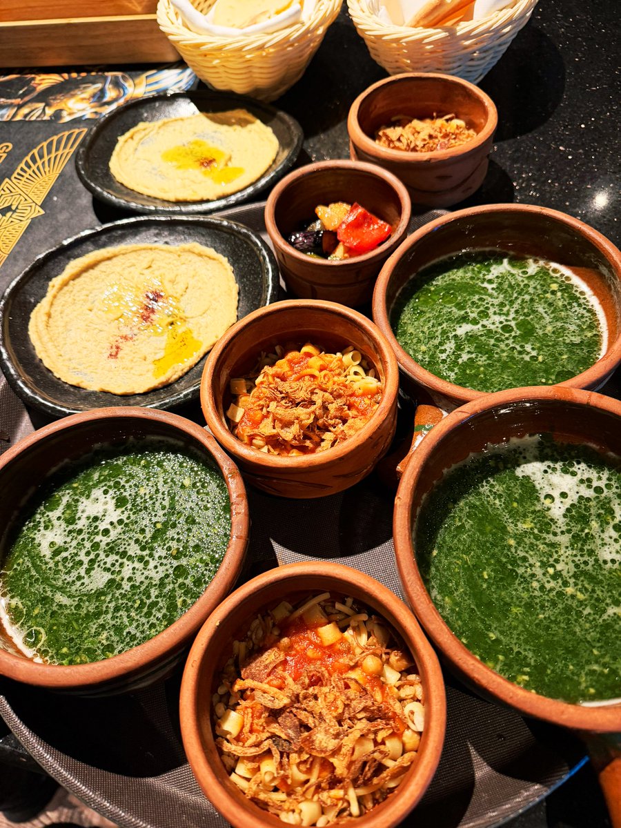 Grand_Pyramid's tweet image. 🇪🇬✨ エジプトランチビュッフェ ✨🇪🇬

エジプト人シェフが手がける本格エジプト料理20種類以上をご用意しております 🍽️
じっくり煮込んだお肉料理や香り高いライス、新鮮なサラダや伝統料理まで、本場の味をお楽しみいただけます 

🌺 ハイビスカスティー＆ 🍋