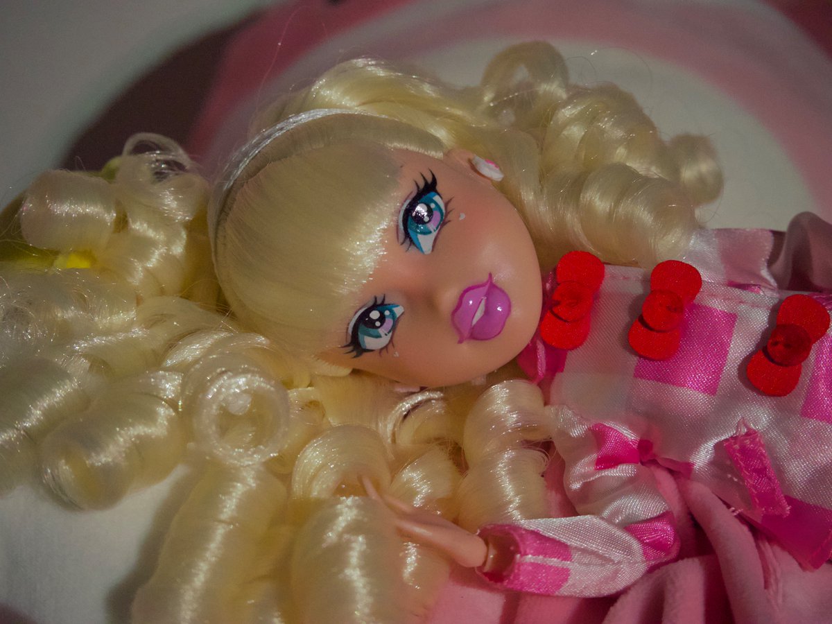Opalescentdoll's tweet photo. Valentines Day HK Cloe Repaint! https://t.co/QuJx0aEY4Y