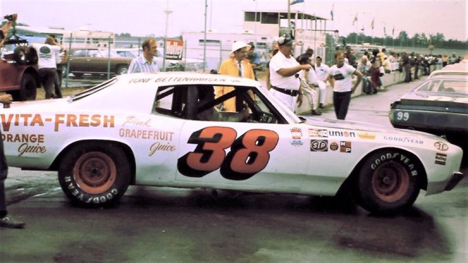 LegendsNascar's tweet photo. Remembering Tony Bettenhausen Jr today  

10/31/1951 - 2/14/2000 #RIP 

#IndianapolisIN 🏁 https://t.co/Pm0V8p2X7c