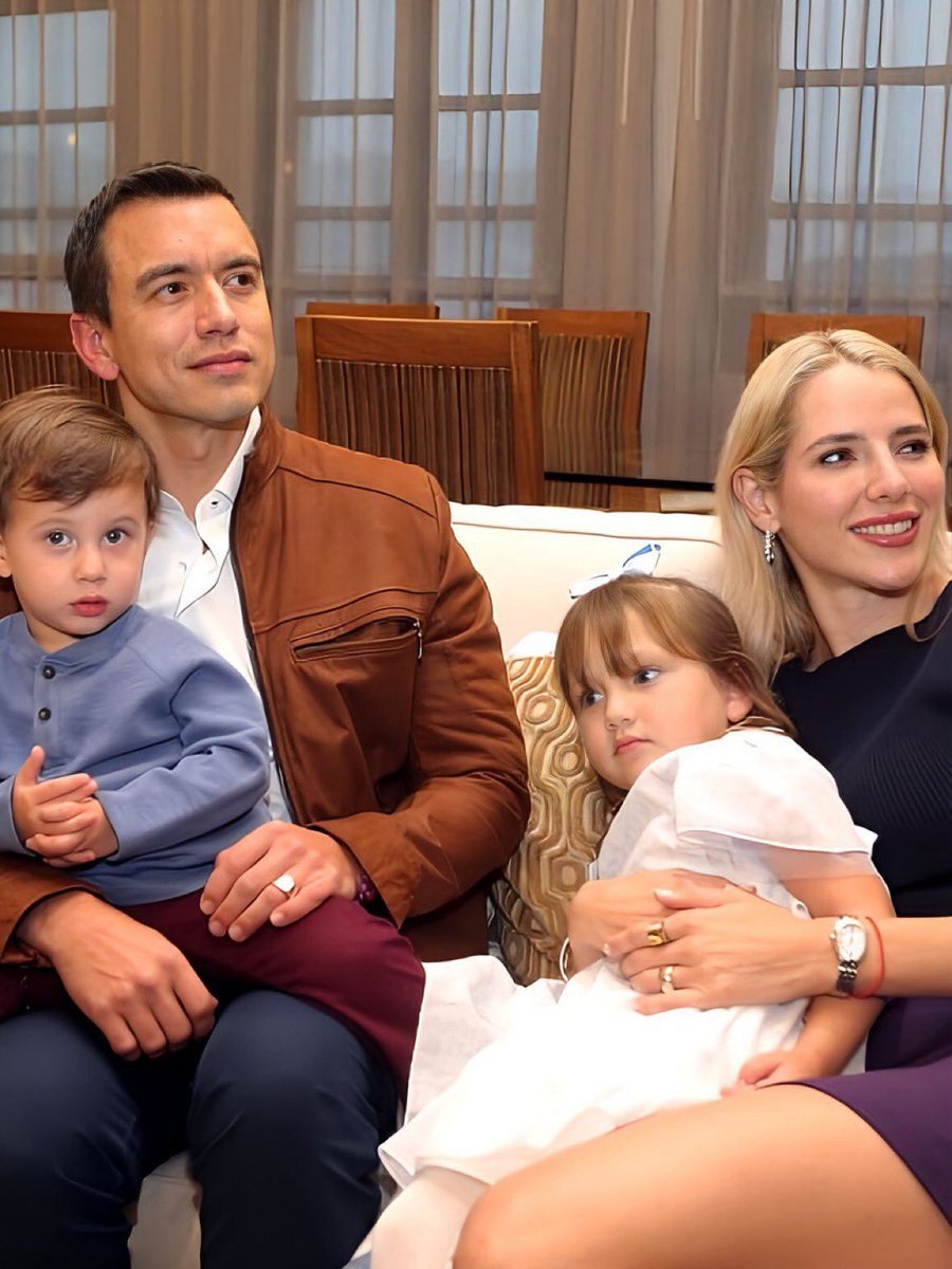 eduardomenoni's tweet image. Levanta la mano ✋🏼 si estás de acuerdo con la familia tradicional de hombre, mujer e hijos.