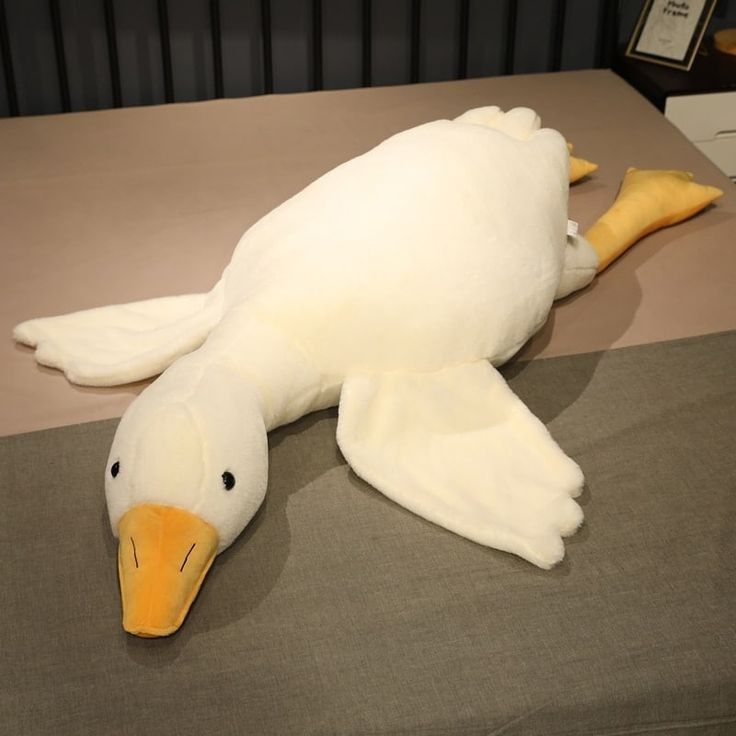 ᅠ

A Mugaro le ha dado un peluche grande para que use de almohada

ᅠᅠᅠ
