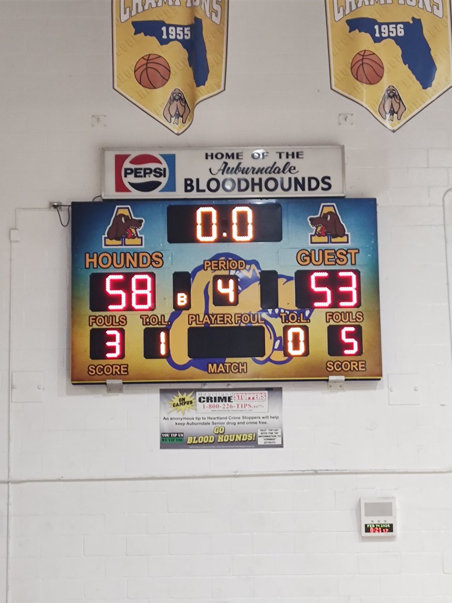 AHSbloodhounds's tweet photo. Hounds win!!
Boys basketball team won, 58-53, vs Seabreeze in the Regional Quartertfinals! They move onto the Regional Semifinals which will be played next Saturday, 2/21 https://t.co/YghWu2dSdb