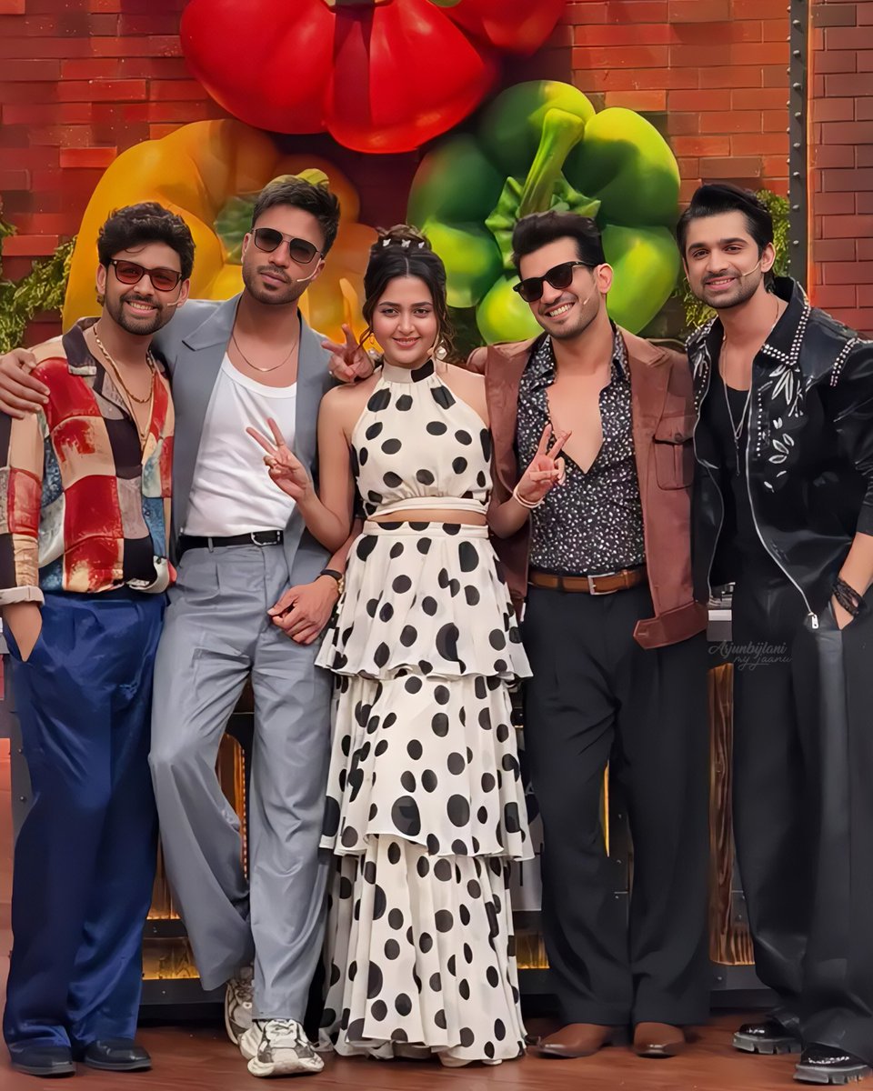 #ValentinesDay with #LaughterChefs3 Family🧸💕
<a href="/Thearjunbijlani/">Arjun Bijlani</a> <a href="/Theniasharma/">NIA SHARMA</a> <a href="/ElvishYadav/">Elvish Yadav</a> <a href="/itsmetejasswi/">Tejasswi Prakash</a> #ArjunBijlani #NiaSharma #ElvishYadav #TejasswiPrakash #SamarthJurrel #AbhishekKumar #VikasJain #KashMeeraShah