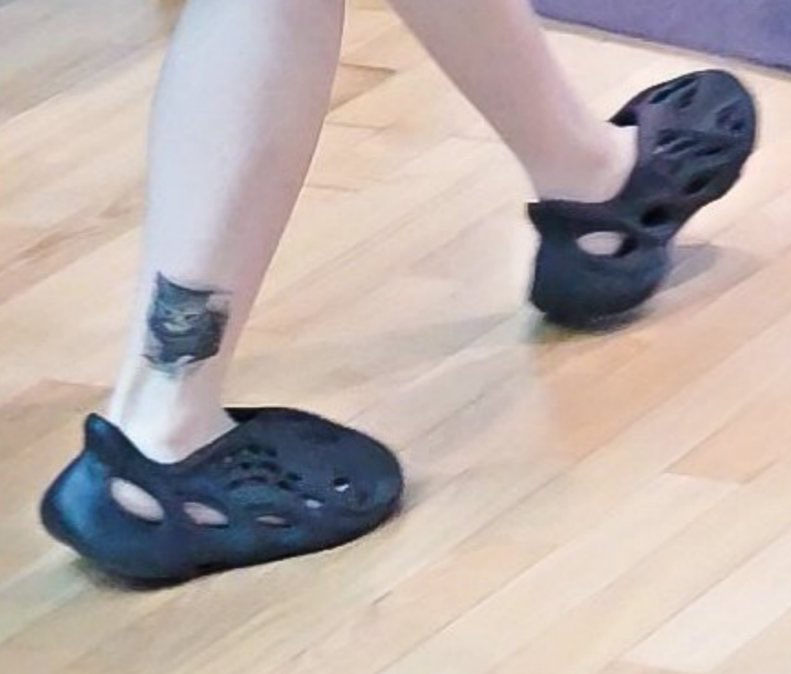 just remembered woozi literally has a cat tattoo on his ankle.