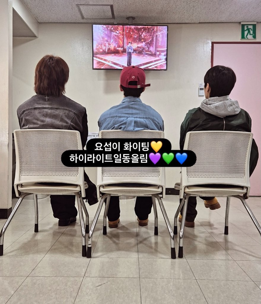 17년차인데도 대기실에서 혼자 있으면 심심하다는 사람이랑 솔로앨범 몇개째인데도 늘 다같이 와서 응원해주는 사람들이랑 같은 그룹인거 너무 당연한 얘기같지