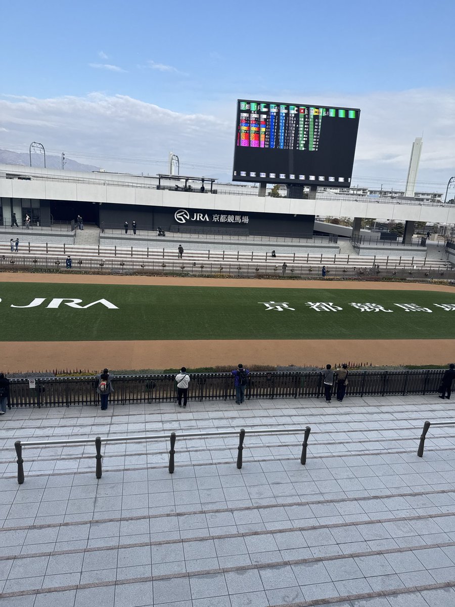 honbinos5's tweet photo. 今日もマークシート書きにきた https://t.co/VDCqeECoPB
