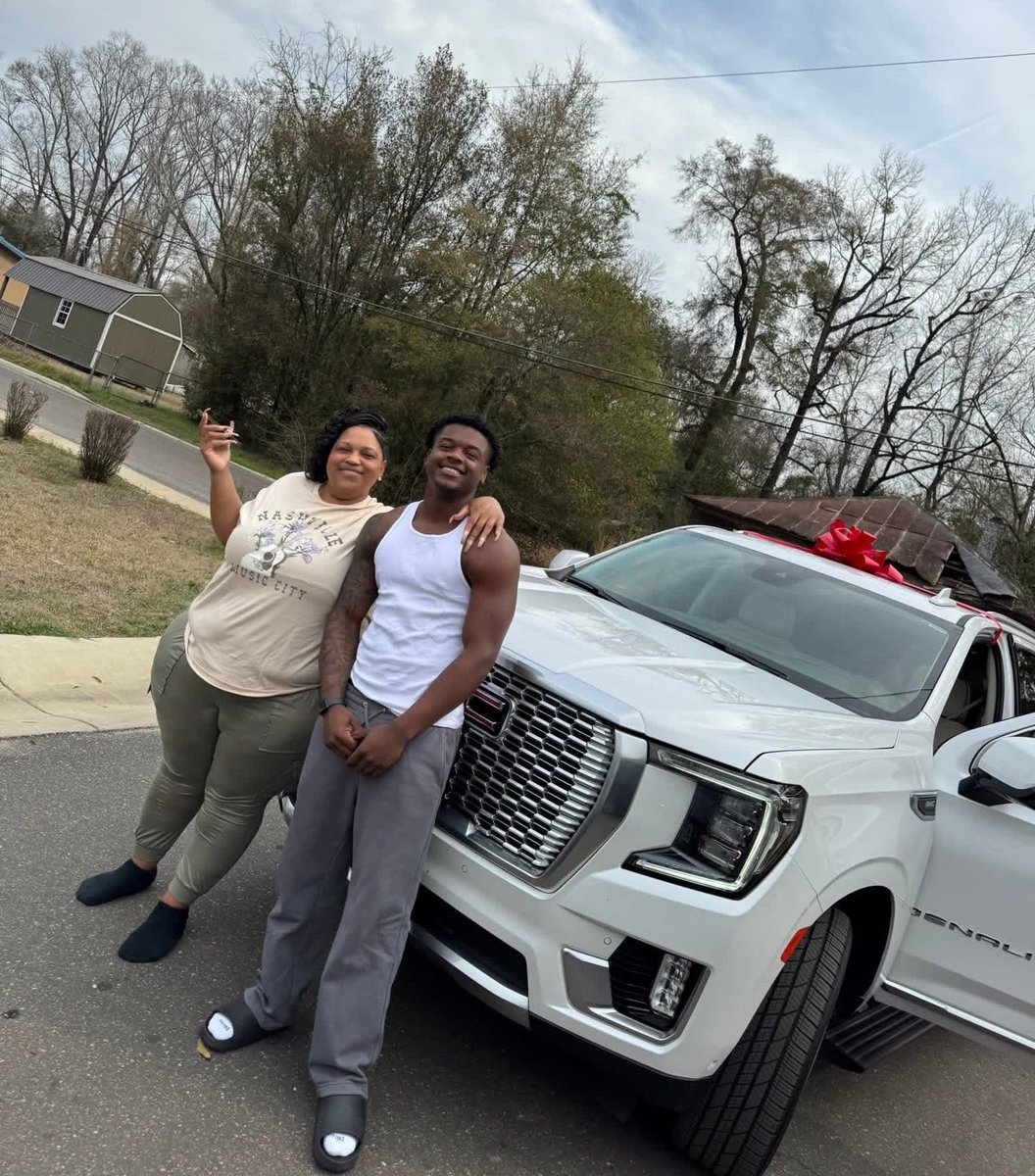 NEW: Alabama Five-Star Plus+ RB signee Ezavier Crowell bought his mom a car for Valentine’s Day with his NIL money❤️

Read: on3.com/college/alabam…