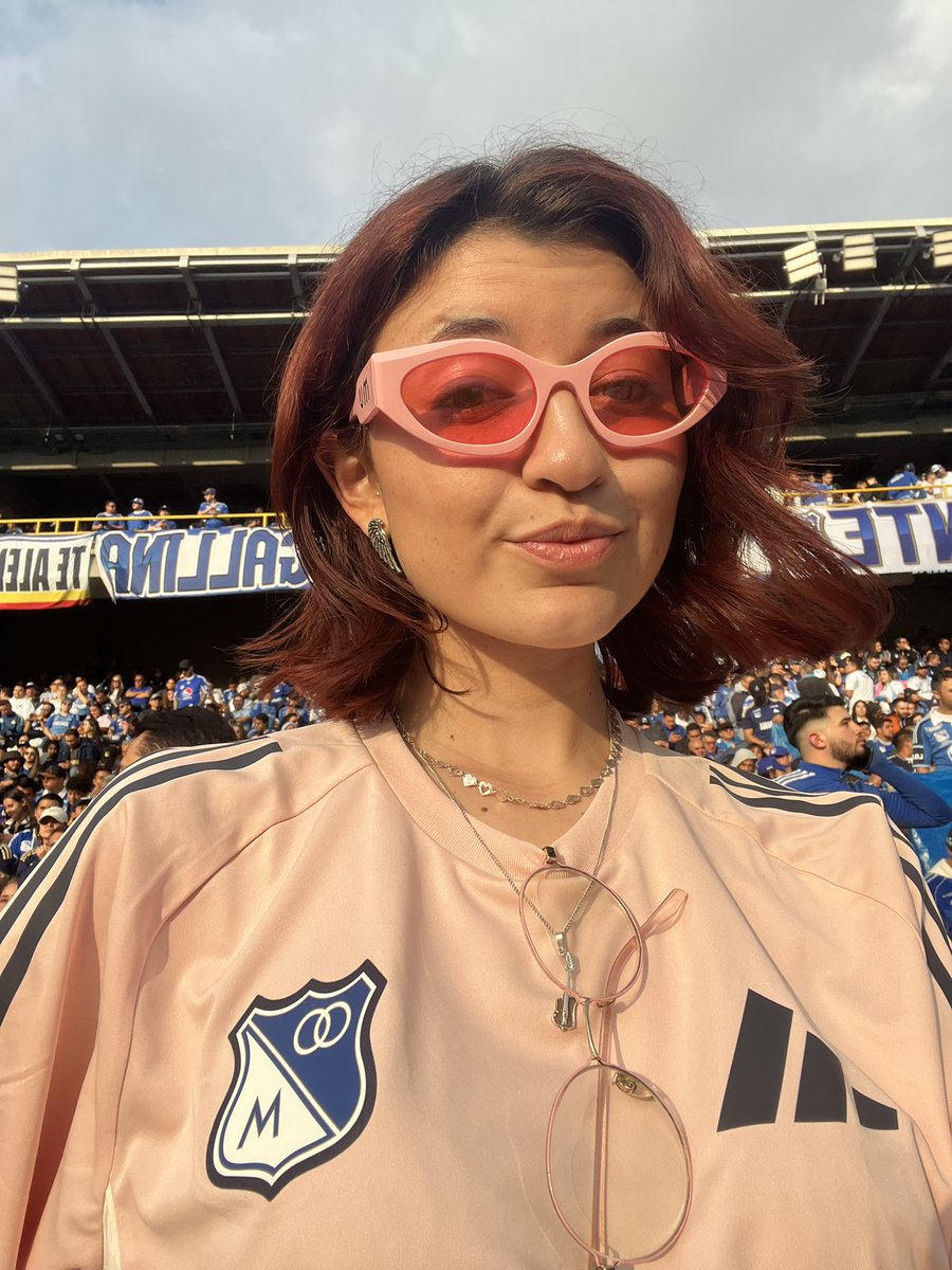 Hoy fui el punto rosado estrenando camiseta 🩷💙🤍