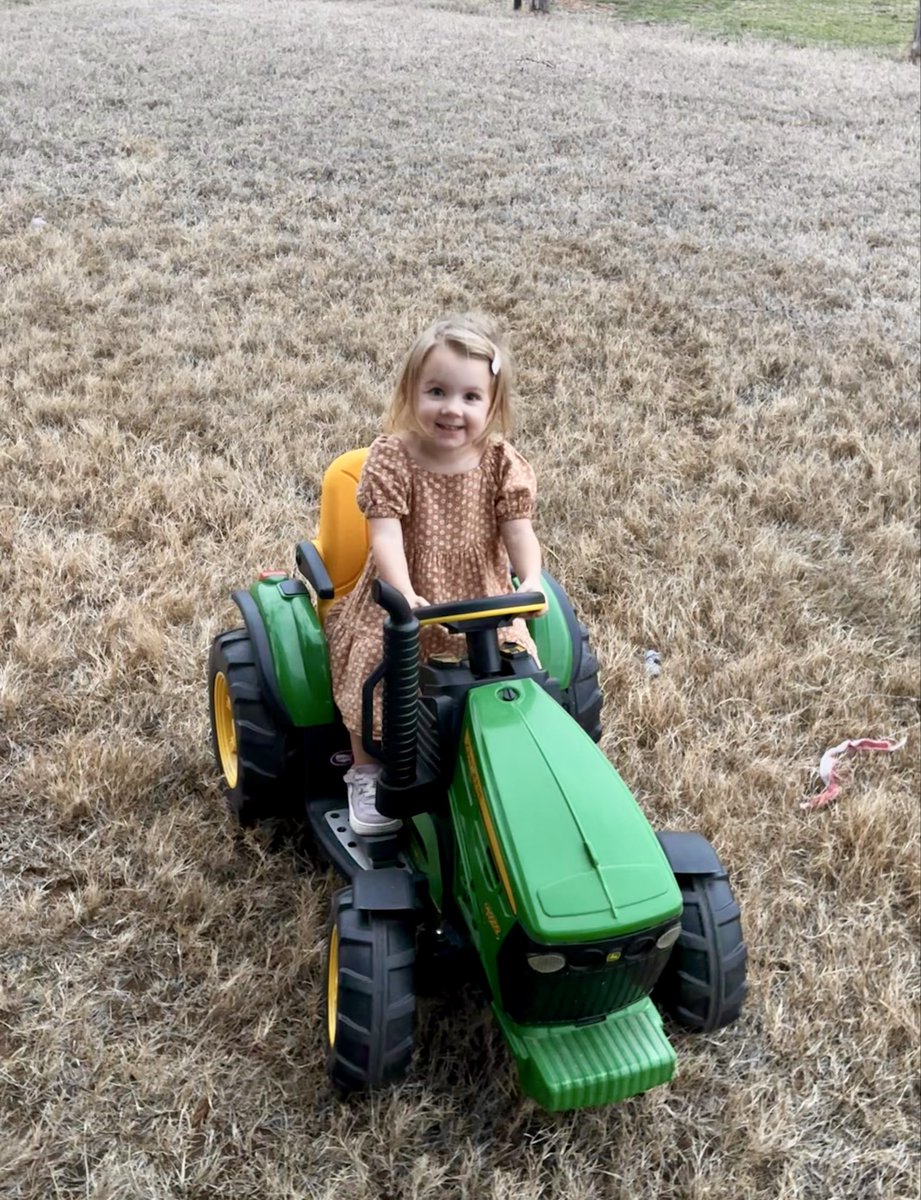 CoachG14's tweet photo. About to get a lot less time with her in the future. Got to squeeze every second out of the weekends I do get. #MyWholeWorld https://t.co/h8ZeP4RSWG