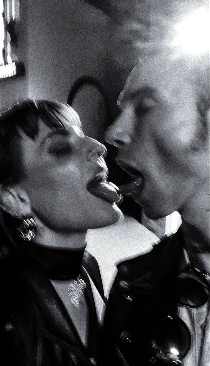 date night with my corpse 🫀🖤⚰️