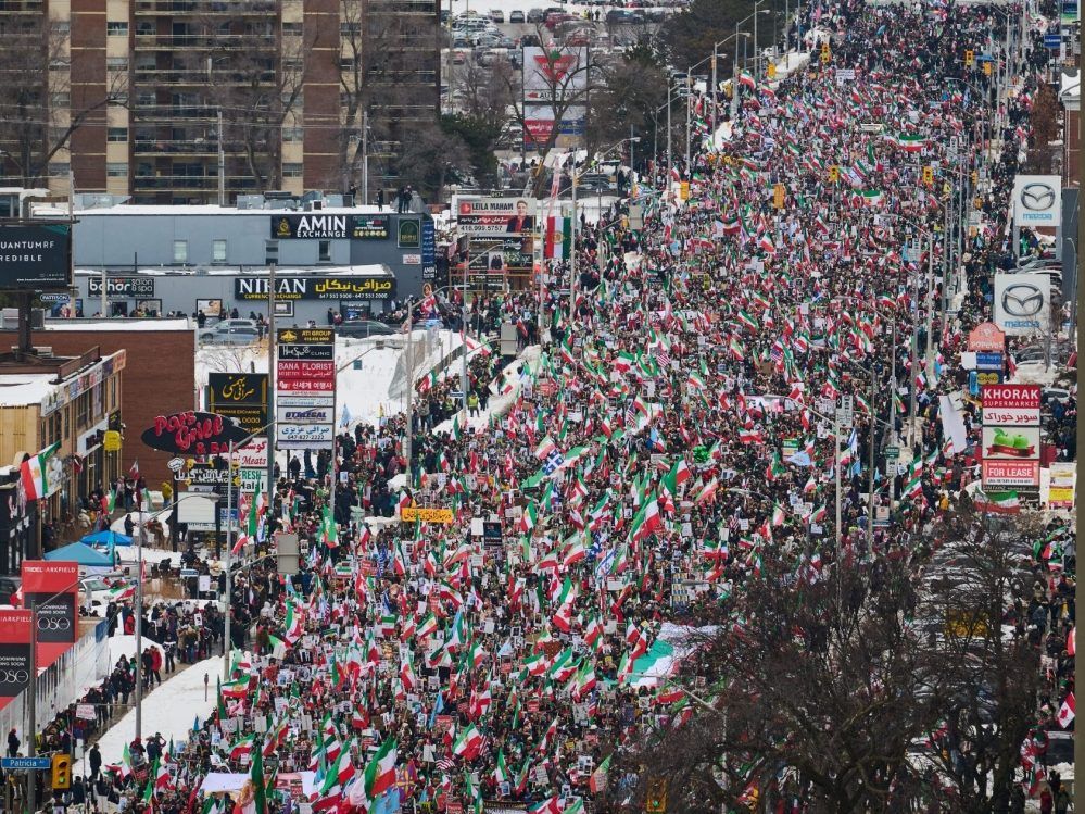 TheTorontoSun's tweet image. Hundreds of thousands take to Toronto streets to protest Iran regime torontosun.com/news/local-new…