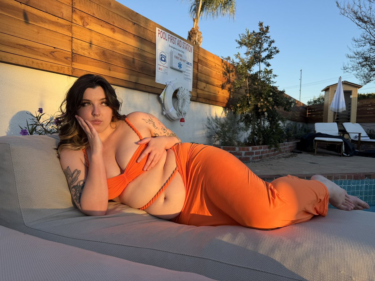 Would you buy me chocolates for Valentine’s Day? I wanna get bigger 
cash.app/$sunnysunrayss