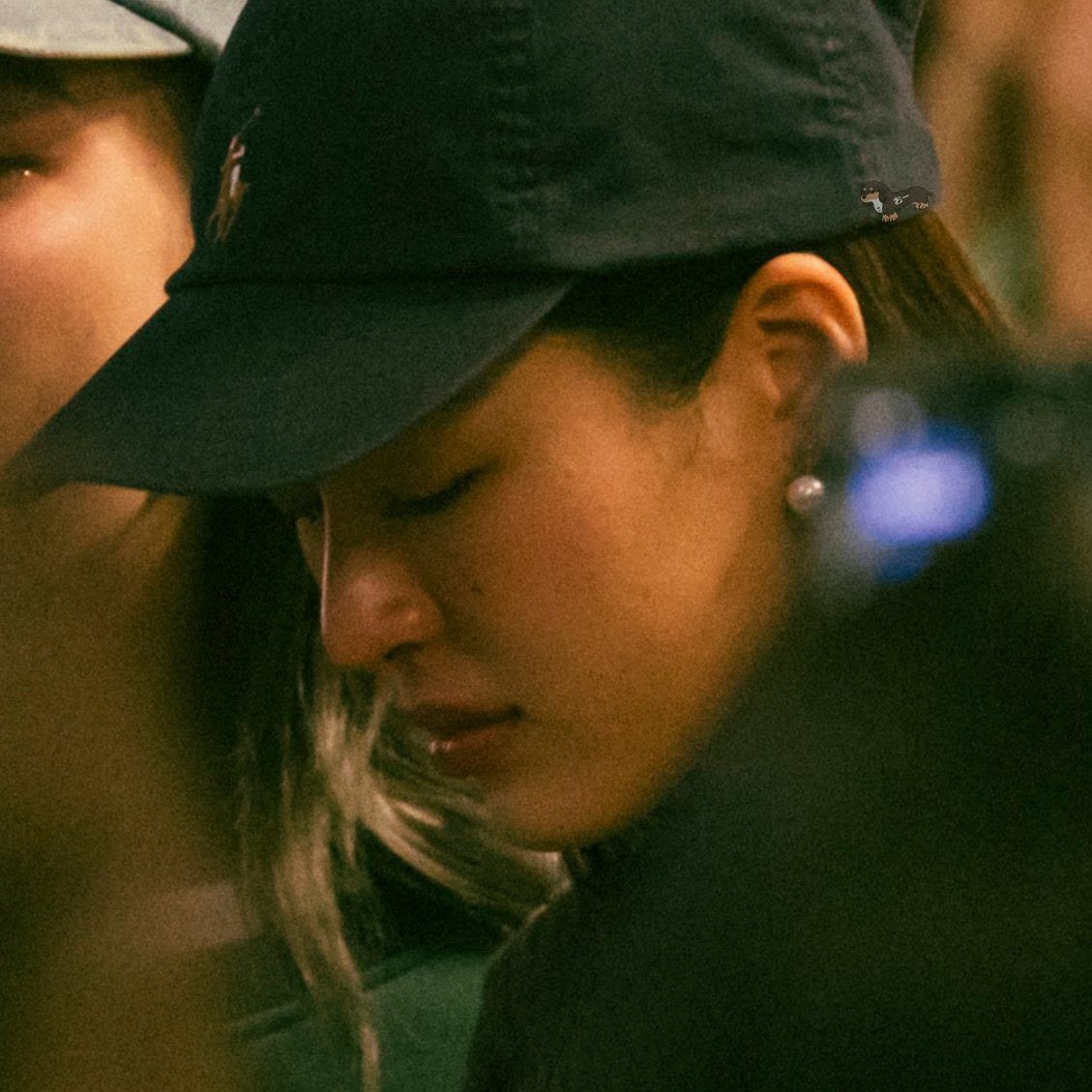 geobugim's tweet image. 어느날 같이 밤을 보내고 잠든 옴은 링 우는 소리에 깨는데

-너 울어?
-흑끕… 어차피…흑… 선배님은 제가 좋아서, 이러시는 것두, 흑, 아니시잖아요…

서럽게 우는 링링 보면서 당황하는 옴

-좋아하지! 좋아하니까 대천사장한테 불려갈 각오하고 너랑 잤지!
-그것도 화살 때문이잖아요, 엉엉…