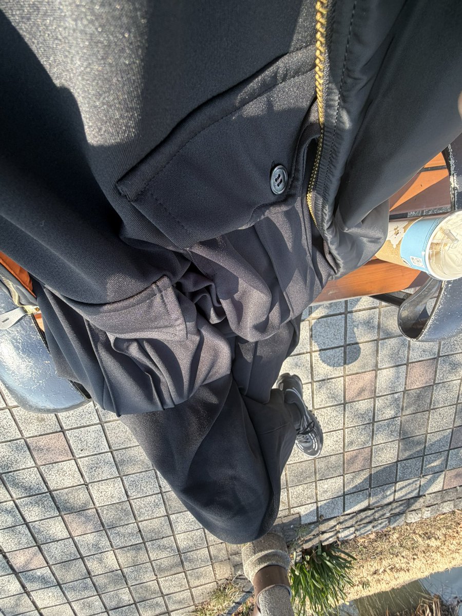 waituknowmyname's tweet photo. セールで買ったベストと24AWのブラックのパンツとCDG MA-1と不忍池 https://t.co/9p6Y01tf3c