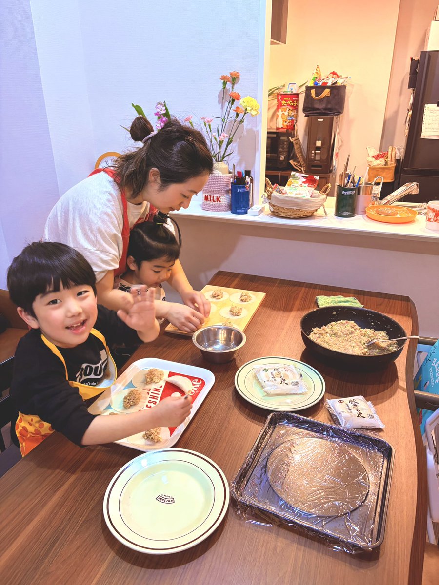 バレンタインデーに
中華料理の餃子を100個手作りしてるの

日本でウチだけだろ