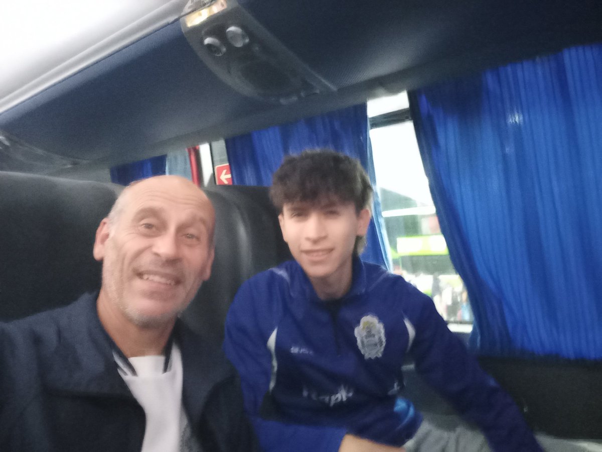 SALIMOS.
7 30 LLEGAMOS A LA PLATA.
VAMOS LOBOOOOOOO #GELP