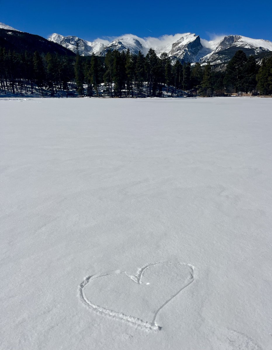 2jnd2's tweet image. Happy Valentine’s Day from #RMNP ❤️
Trips &amp;gt; Gifts 😘 
Last 2 pics are from my evening run watching the sun disappear behind the mountains 🌄 #Bliss