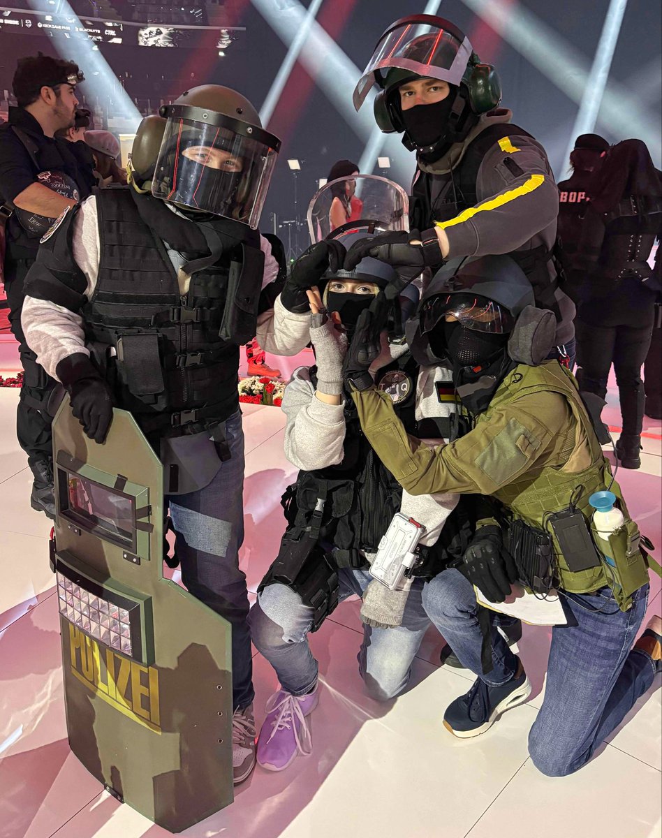 Flower Wolf 🔜 MCM Comic Con London 🇬🇧 tweet media